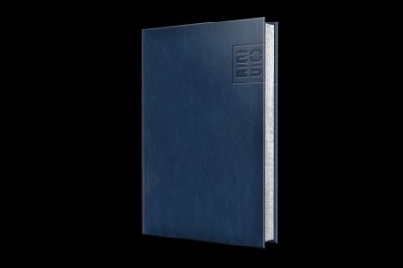 Afișează detalii pentru AGENDA DATATA RO A5, 352 PAGINI, COPERTA DIN PIELE SINTETICA, PREMIUM DELUXE CHIAVENNA, CULOARE ALBASTRU, MARGINI FOLIO AURIU, 2025 Poza cu AGENDA DATATA RO A5, 352 PAGINI, COPERTA DIN PIELE SINTETICA, PREMIUM DELUXE CHIAVENNA, CULOARE ALBASTRU, MARGINI FOLIO AURIU, 2025