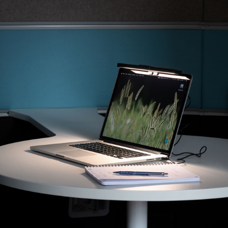 Poza cu LAMPA UNILUX LED TRAVELIGHT, SISTEM PRINDERE PE LAPTOP, INTENSITATE REGLABILA, LUMINA RECE/CALD, ALIMENTARE USB 5V/1A, CABLU 1M, PORTABILA, HUSA INCLUSA, ALUMINIU/ABS, CULOARE NEGRU