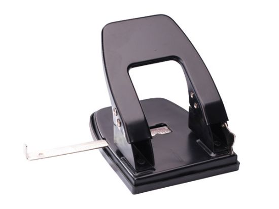 Poza cu Perforator metalic, capacitate perforare 25 de coli de 80gsm. Distanta dintre gaurile de perforare  80mm.