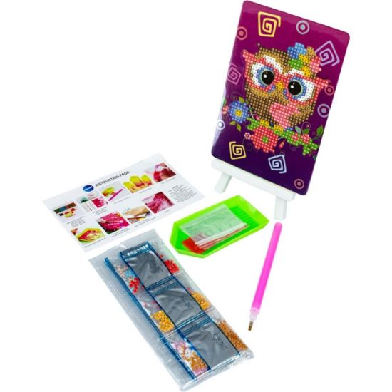 Poza cu Kit mozaic cu pietre acrilice cu sevalet, dimensiune 100 x 150 mm. Model bufnita ochelarista.