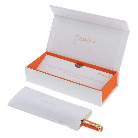 Poza cu STILOU CLASSIC M200 EDITIE SPECIALA ORANGE DELIGHT, PENITA F DIN OTEL INOXIDABIL PLACATA CU AUR, ACCESORII PLACATE CU AUR, IN CUTIE CADOU